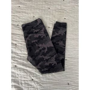 Wilde Fable Camo Leggings
